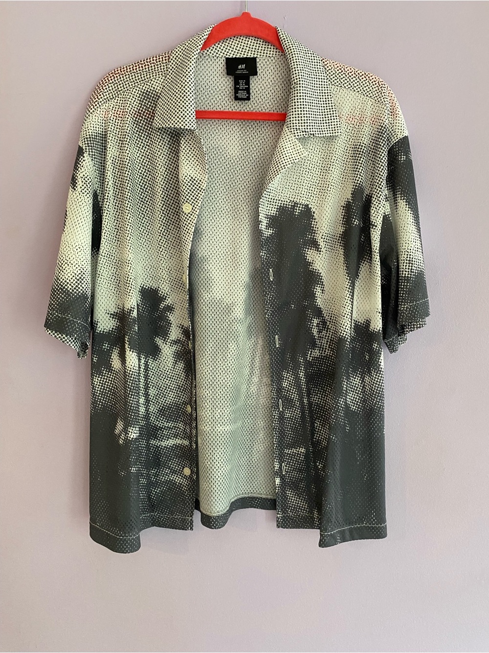 H&M Black & Cream Palm-Print Short Sleeve Button Down Shirt
